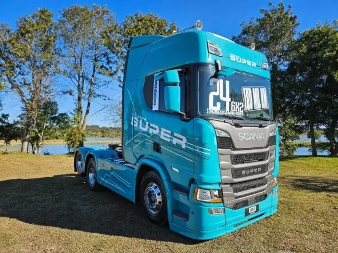 Scania R460 super ano 2024 top de linha, pacote premium com geladeira, multimidia. TOP