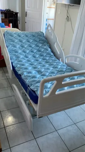 Cama hospitalar motorizada