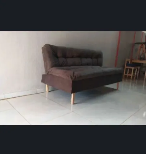 Sofá Cama Pés Palito Marrom