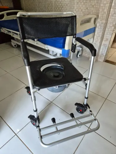 Cadeira de Banho Higiênica Supermedy B100 - 140 kg