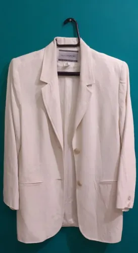 Blazer bege usado em bom estado 