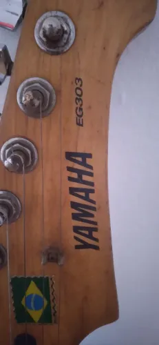 Guitarra Yamaha EG303