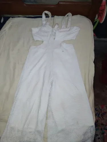 Macacão Branco Feminino com Recortes - Estilo Elegante