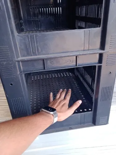 Caixa plastica com abertura