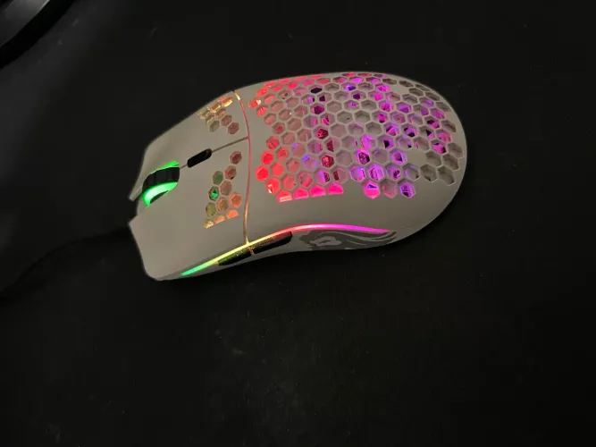 Model Glorios O