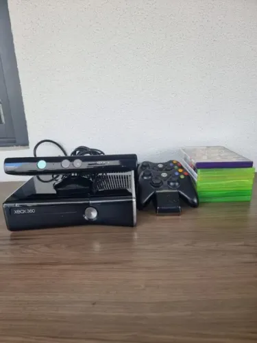 XBOX 360 + Kinect + 2 Controles Originais + Jogos + Base Carregadora