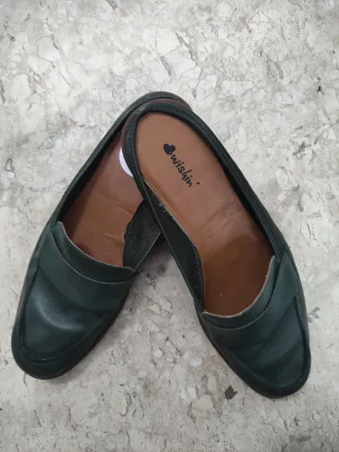 WISHIN MULE COURO VERDE NUM 39 140,00