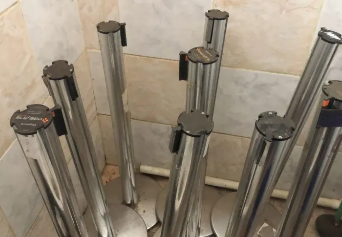 Pedestal em inox pra organizar filas