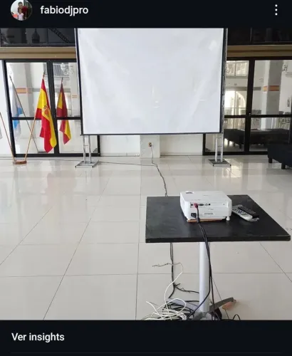 Tela e projetor para formaturas e aniversários eventos