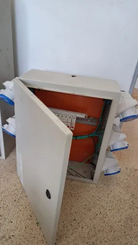 Quadro Elétrico, 40x60 cm, Tomadas Trifásicas Externas e Disjuntores Trifásicos