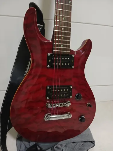 Guitarra Elétrica Vermelha