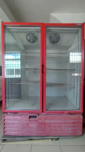Refrigerador Expositor de bebidas, frios e laticínios.
