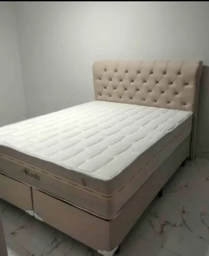 Cama Queen base e colchão e cabeceira 