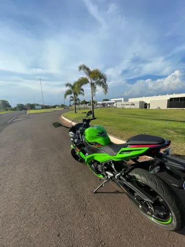 Vende-se Kawasaki Ninja 400 KRT