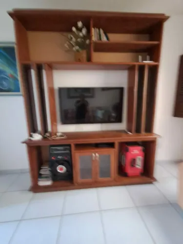 Vendo Estante de Madeira maciça para sala de star. 