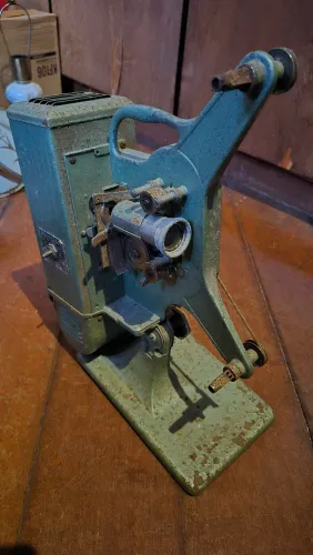 Projetor de filmes antigo