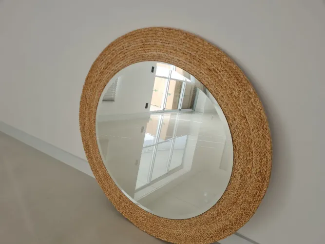 Espelho Bisote com Moldura Rattan para parede .Diâmetro 1,20 .Lindo ,ótimo estado