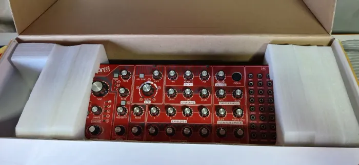 Neutron Behringer - Sintetizador