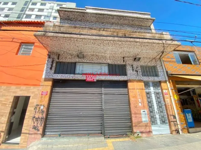 Prédio Comercial com Amplo Vão Livre no Piso Térreo (Nível Rua) com 447m² de Área Construí