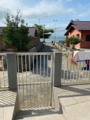 CASA PÉ NA ÁREIA VENHA MORAR NESTE PARAISO EM FLORIANÓPOLIS.