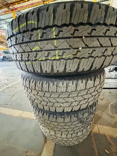 04 rodas aro 17 Hilux com pneus