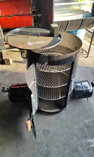 Churrasqueira para defumação excelente capacidade 