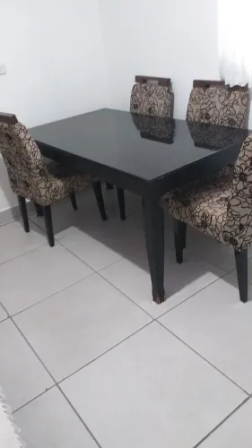 Mesa de vidro co 4 cadeiras