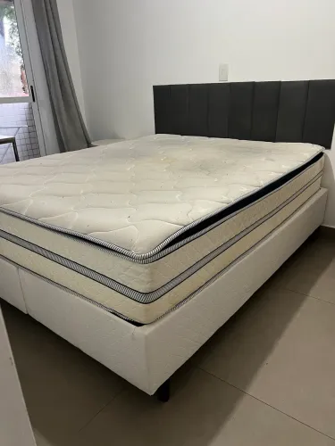 Cama Queen Seminova 