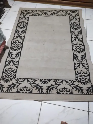 Tapete Cinza com Borda Estampa em Preto-170x133cm