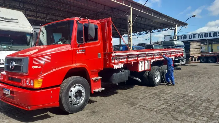 Vendo carroceria semi nova mb 1620