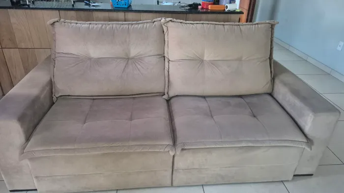 SOFÁ RETRÁTIL + GUARDA-ROUPA EM ÓTIMO ESTADO<br><br>Vendo sofá