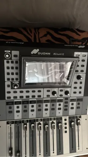 Mesa de Som Digital Duonn Atrium 12 - Perfeito Estado  