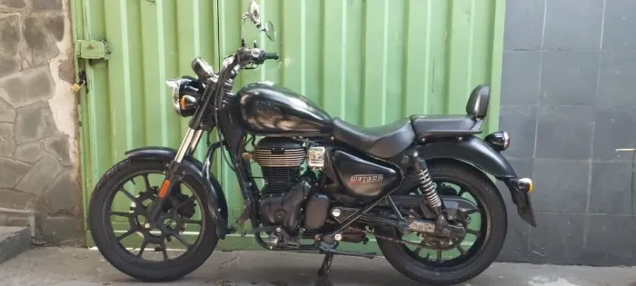 Meteor 350 - Stellar Black - Royal Enfield