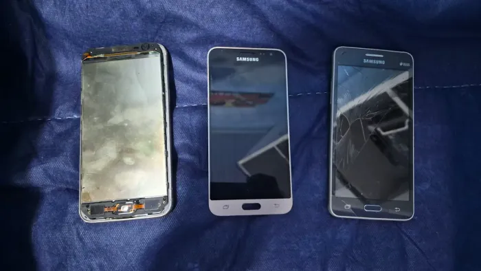 Kit Peças Samsung - 2 Celulares Antigos + Peças | R$120