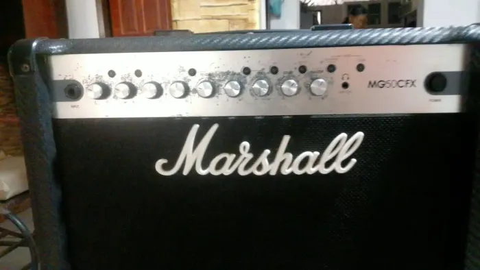 Amplificador Marshall MG 50 CFX de guitarra
