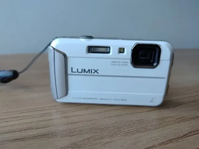 Câmera digital LUMIX (Panasonic) a prova d'água