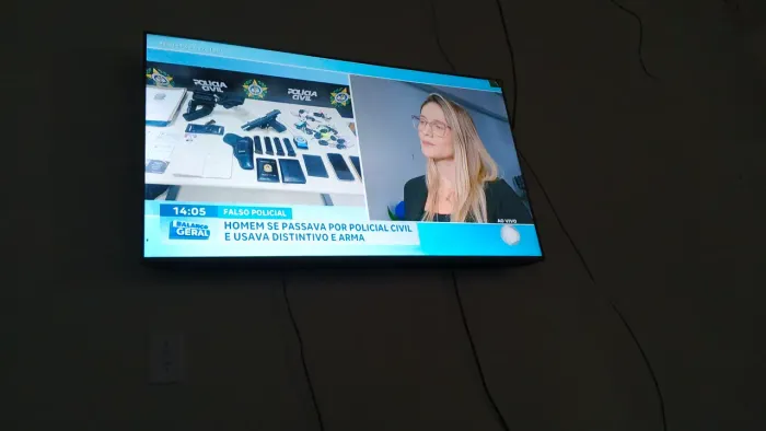 Vendo televisão TCL