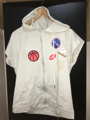 Vede-se camisa de esporte
