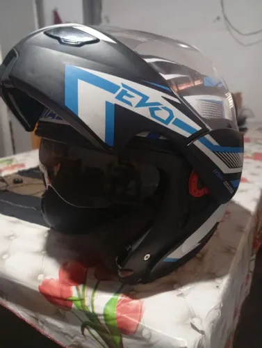 Capacete novo usado só 3 vezes
