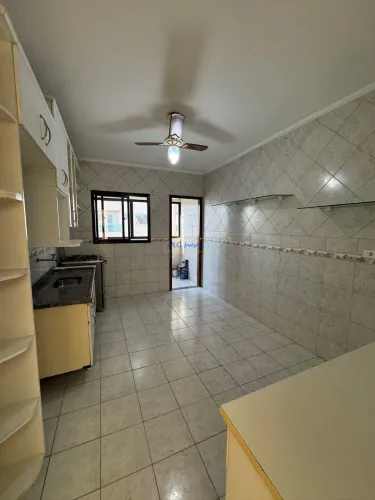2 dormitórios 1 Suíte à 130 metros da praia, vem ver!