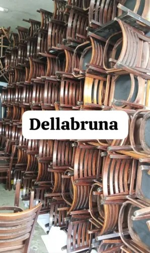 Cadeiras de madeira Della Bruna