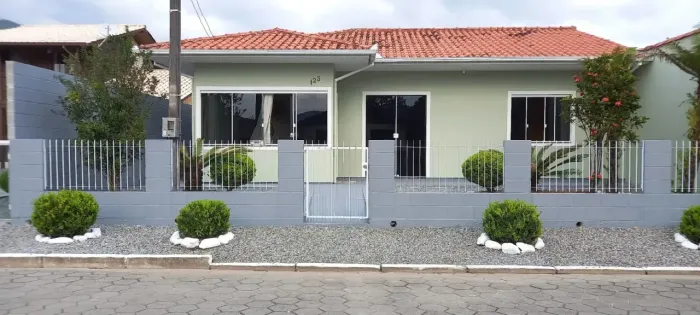Casa em Águas Mornas - Santa Cruz da Figueira