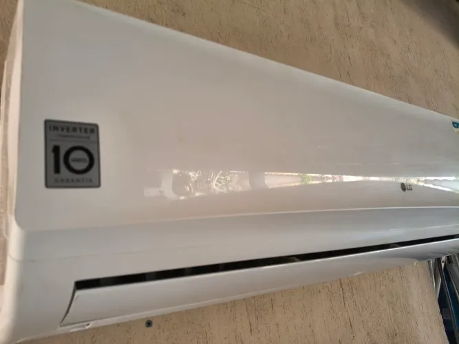 Oportunidade. Ar condicionado split inverter LG 24000 BTUs. Valor 2000,00.