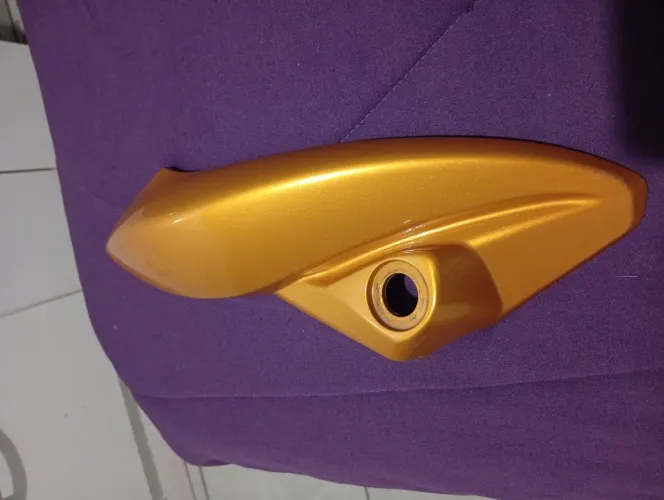 Carenagem (bananinha) do farol da Cb 300R original Honda em perfeito estado