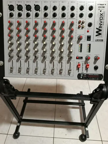 Mesa de som Winvox UWX-08