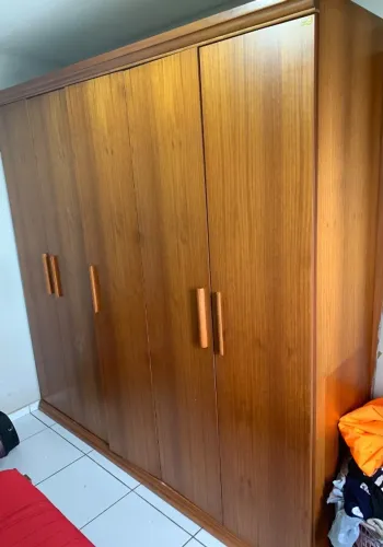 Guarda-Roupa Grande (NÃO ESTÁ DESMONTADO)