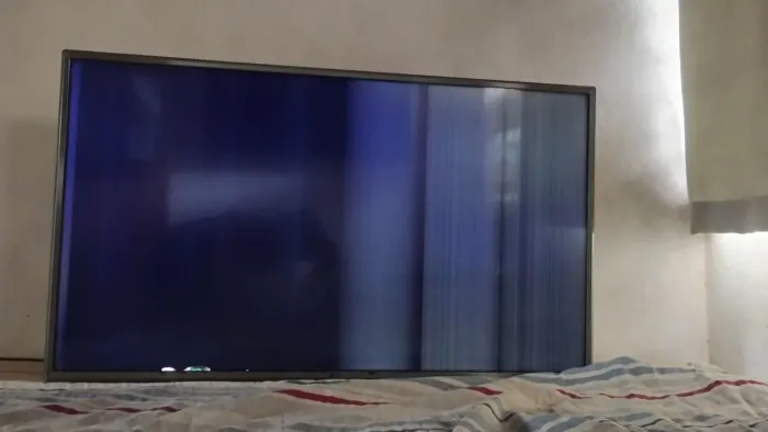 Vendo smart tv ( para consertar ou retirar peças)