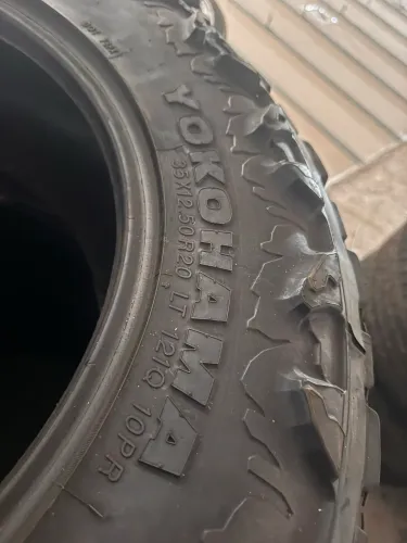 Pneus 35/12.5 R20 para trilha