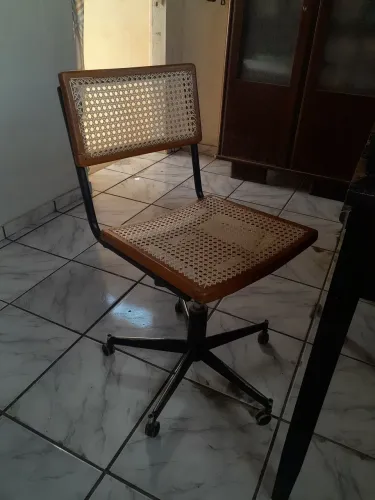 Cadeira de escritório antiga
