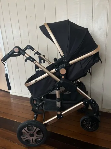 Carrinho de Bebê com Moisés Luxo Preto e Dourado